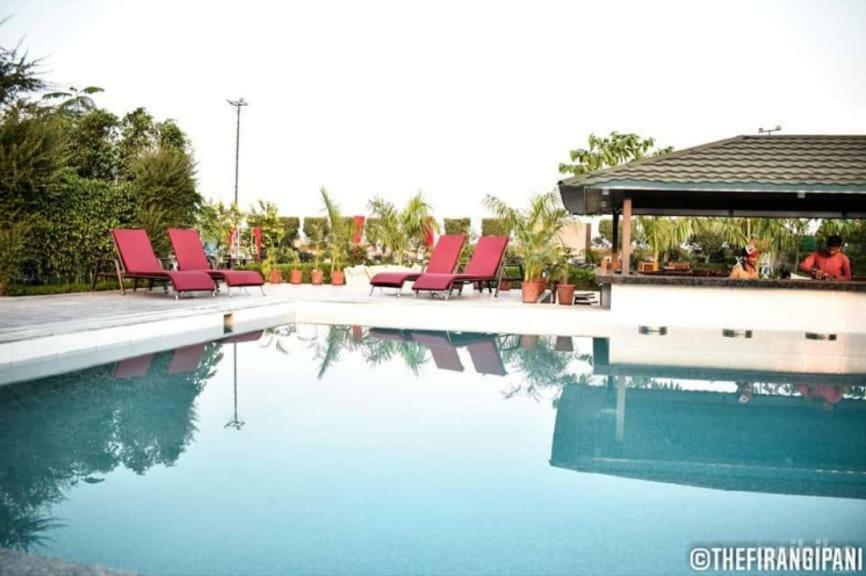 The Firangipani Country Resort Rajpura Bagian luar foto